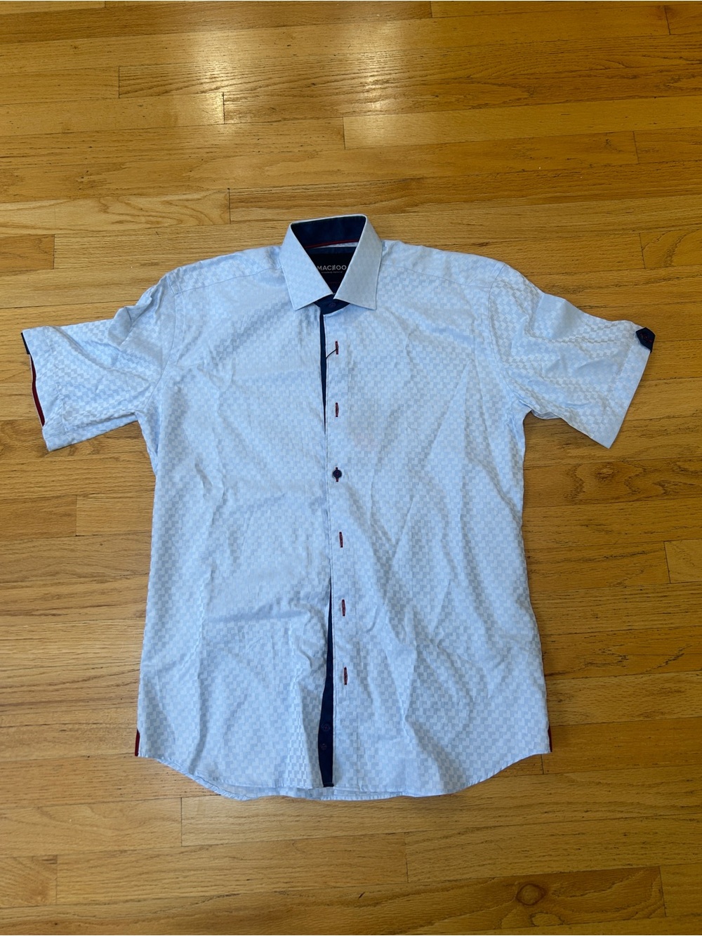 Light Blue Short-Sleeve Casual Button-Down Shirt with Contrast Trim